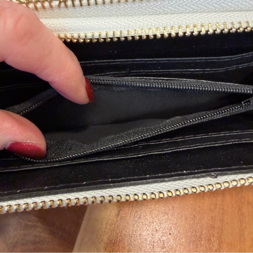 Cottagecore Botanical Garden Double
Zip-Around Wallet – White Faux Leather EUC - Picture 10 of 12